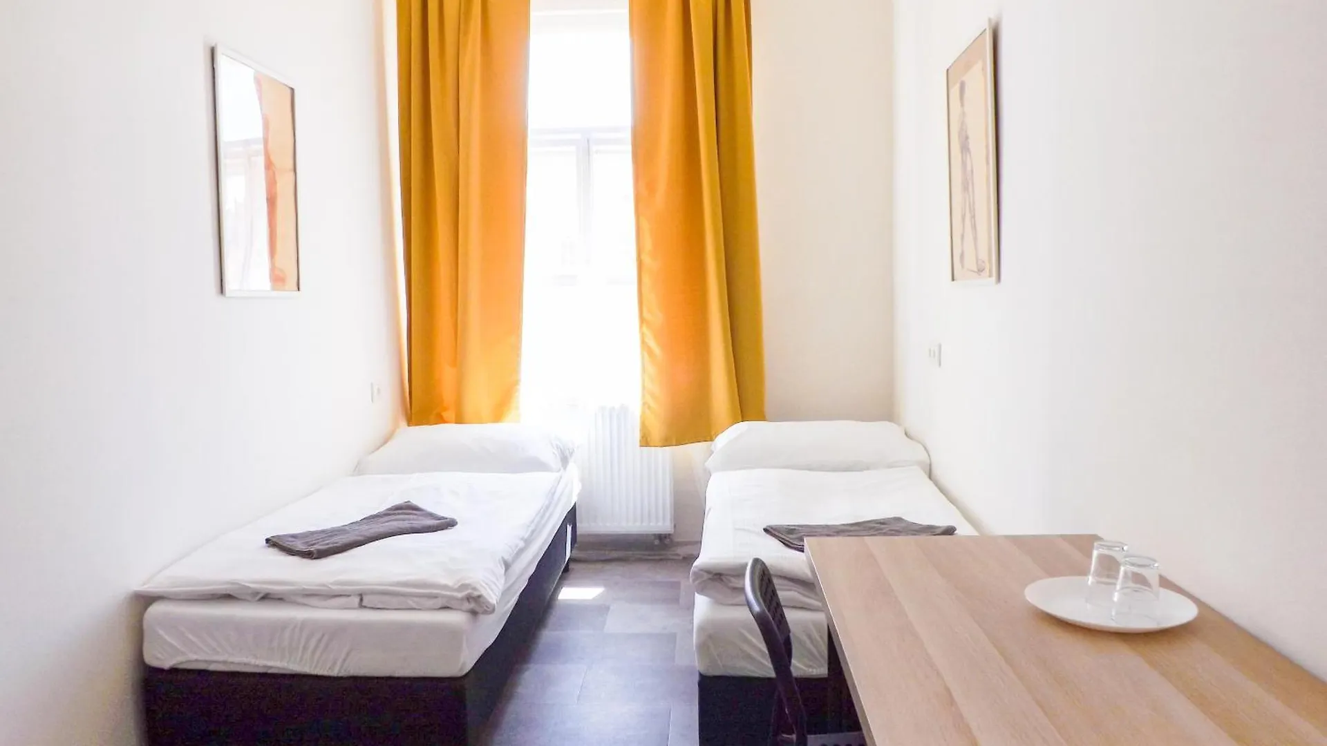 Prague Room Letna H2 0*,